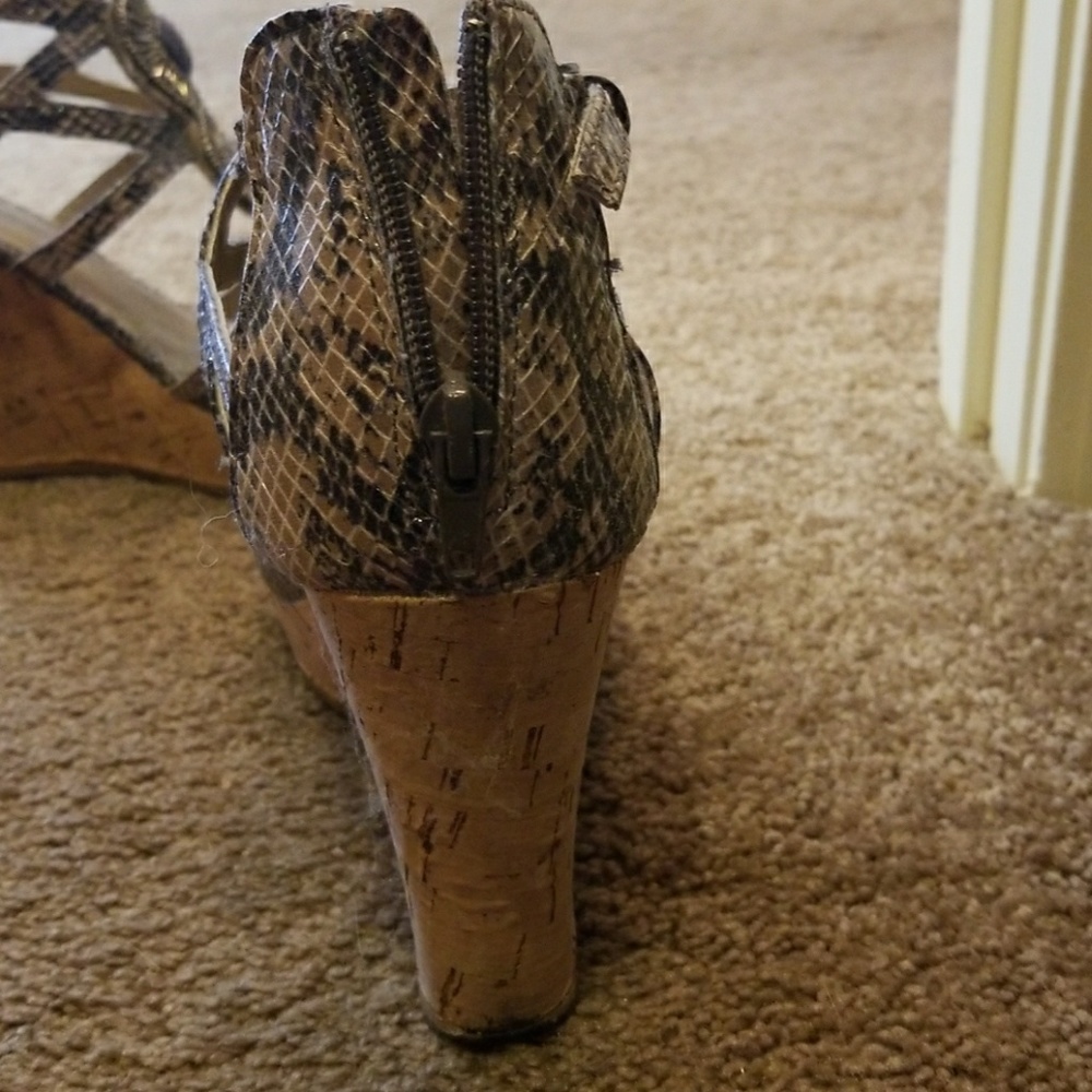 Sandles - Picture 3 of 3